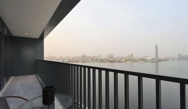 Waterfront 2BR with Dubai Skyline Views