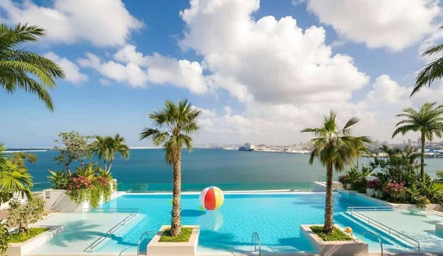 Waterfront Luxe Apt w/Sea Views & Pool Access
