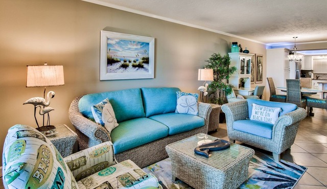 WOW! Large 1 BR/1 BA on exclusive Holiday Isle, Destin FL includes Beach Service in Destin