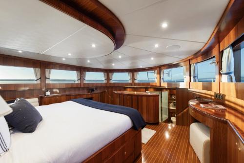 WW Luxury Motor Yacht - Auckland Viaduct in Auckland