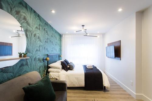 Blue Tropics Studio in Little Italy with kitchen by Den Stays in Montreal