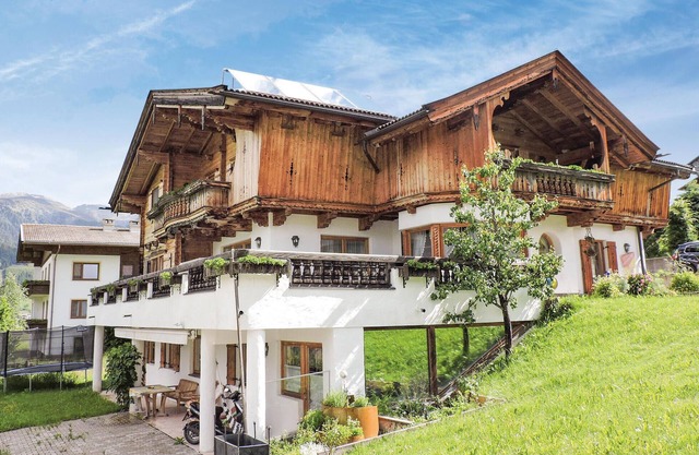 Nestled between the Carnic Ridge and the Lienz Dolomites on the sunny side of the Alps, these apartm in Kartitsch