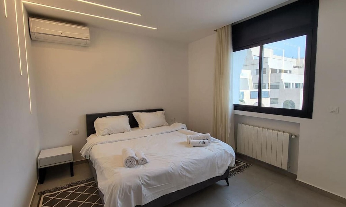 Les Berges du Lac Apartment | Sunset 303 Brand new apt With gym in Lac 1