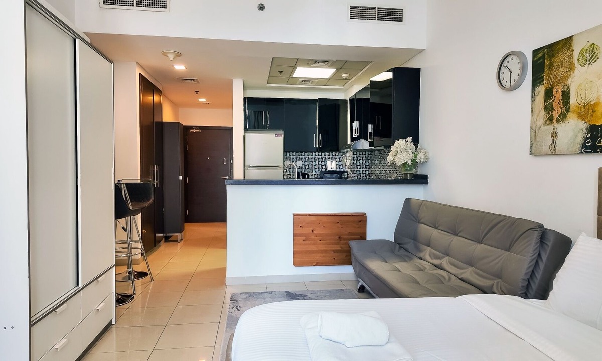 Dubai Marina Apartment | Silk Valley - Chic Studio Close to Beach