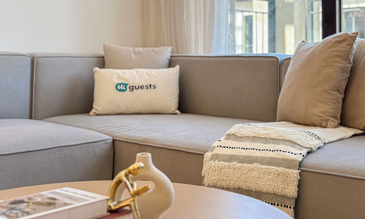 Jumeira 1 Apartment | HiGuests - La Rive Classy 2BR & Balcony