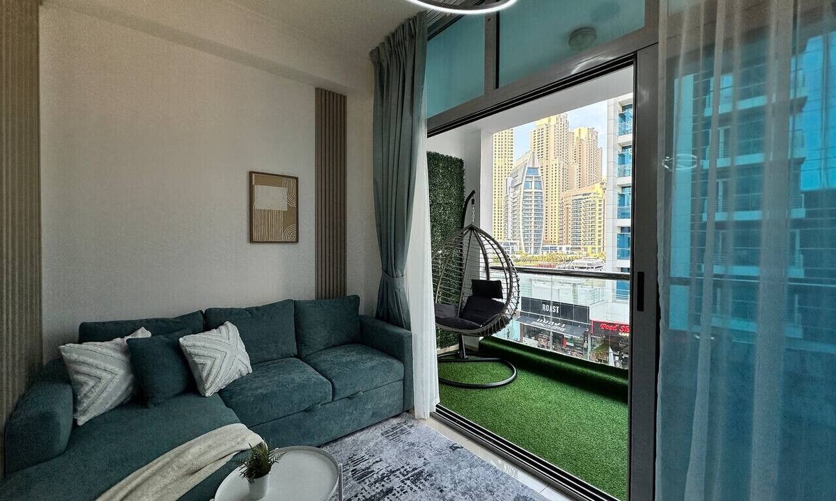 Dubai Marina Apartment | Stylish Studio with Stunning Marina Canal Views