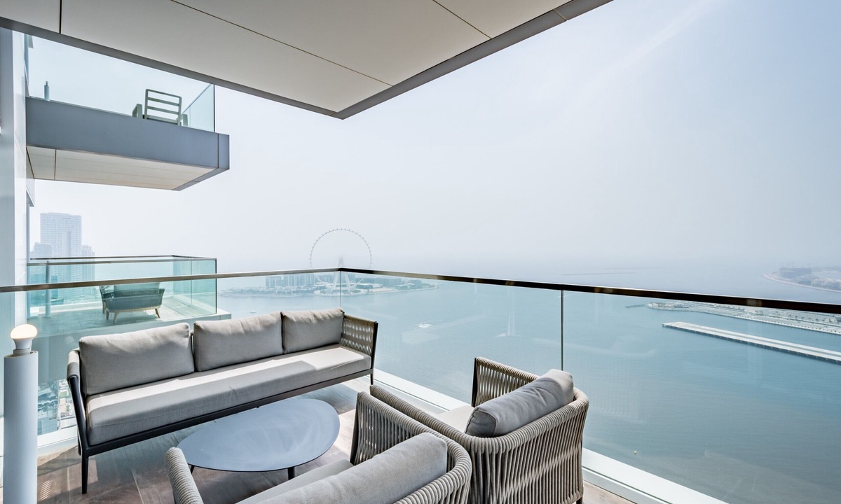 Dubai Marina Apartment | Picturesque 3BR Apartment with Assistant Room in The One JBR