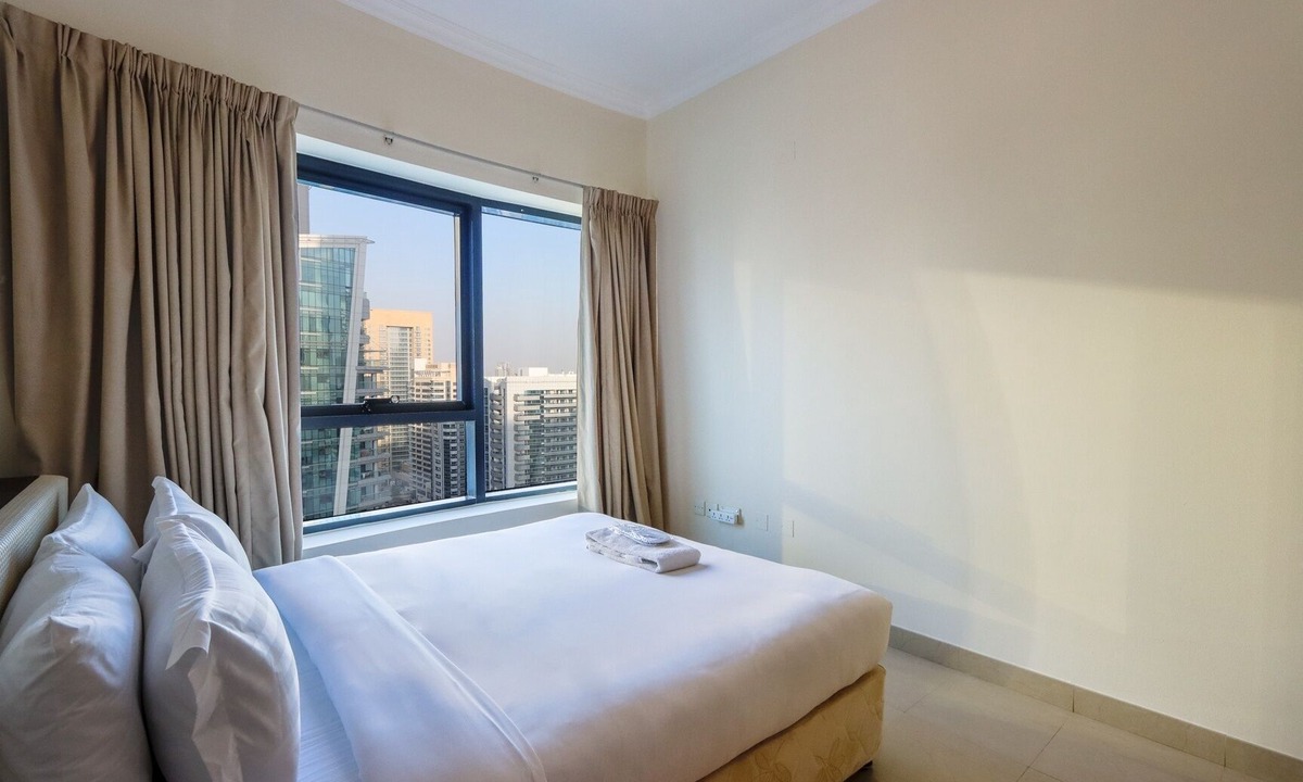 Dubai Marina Apartment | 3BR with Marina Skyline Views, Near Mall & Metro
