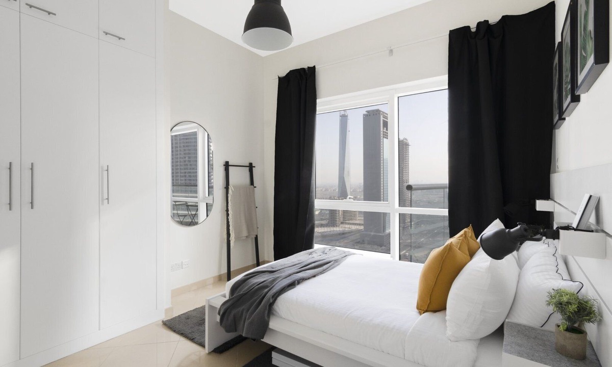 Jumeirah Lake Towers Apartment | GuestReady -Bright 1BR with lake view