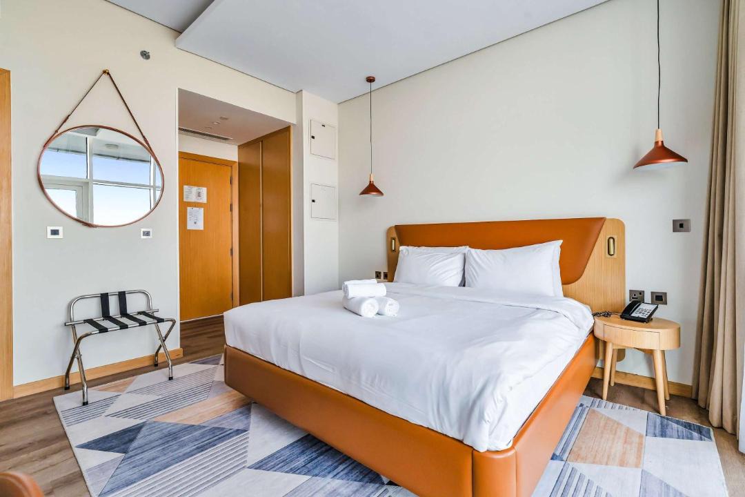 Jumeirah Village Triangle Apartment | StayShort - Stylish Studio Novotel JVT with Access to 5-Star Hotel Pool, Gym & Spa - Sleeps 2