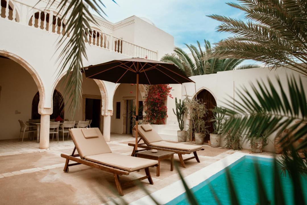Erriadh House | Dar Meryem Djerba: Houch avec piscine