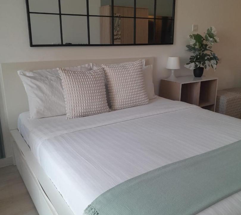 Palm Jumeirah Apartment | Work from Palm I Weekly Deal I Fast WiFi 319