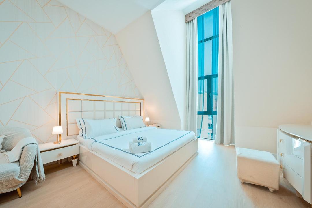 Madinat Zayed Apartment | Luxury Escapes Bright & Spacious 1BR in Discovery Gardens