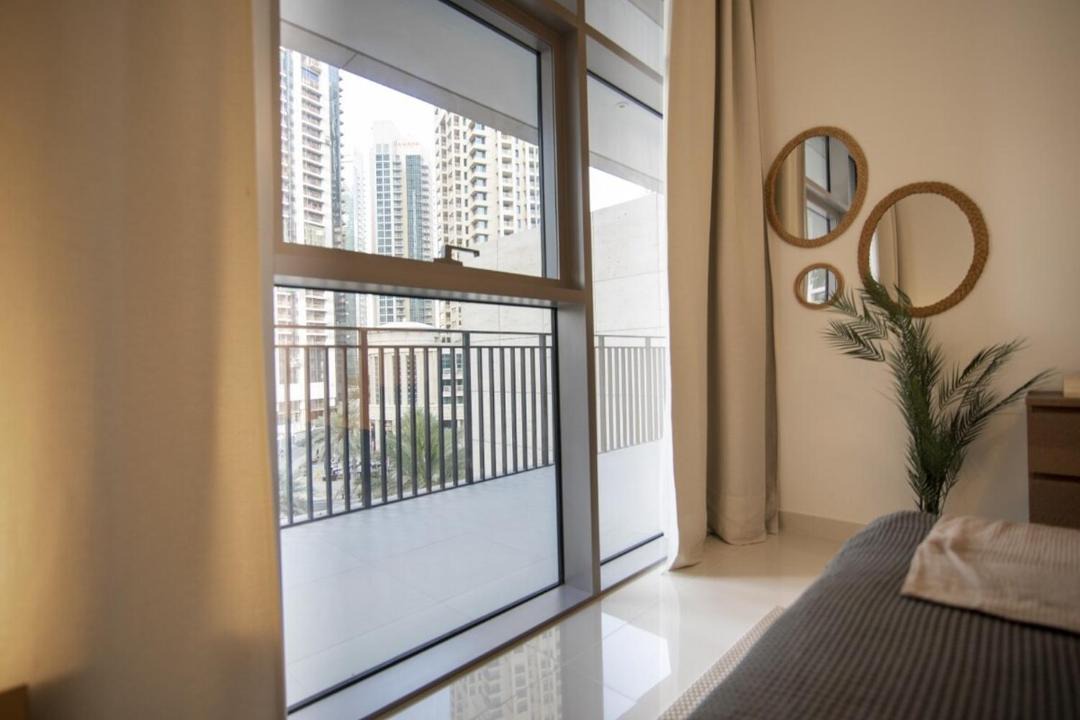 Downtown Dubai Apartment | Elegant Apt With Balcony Minutes from Burj Khalifa