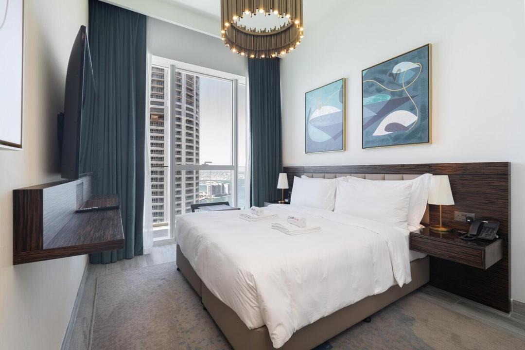 Dubai Media City Apartment | 20th Floor Beach View Retreat, Palm View