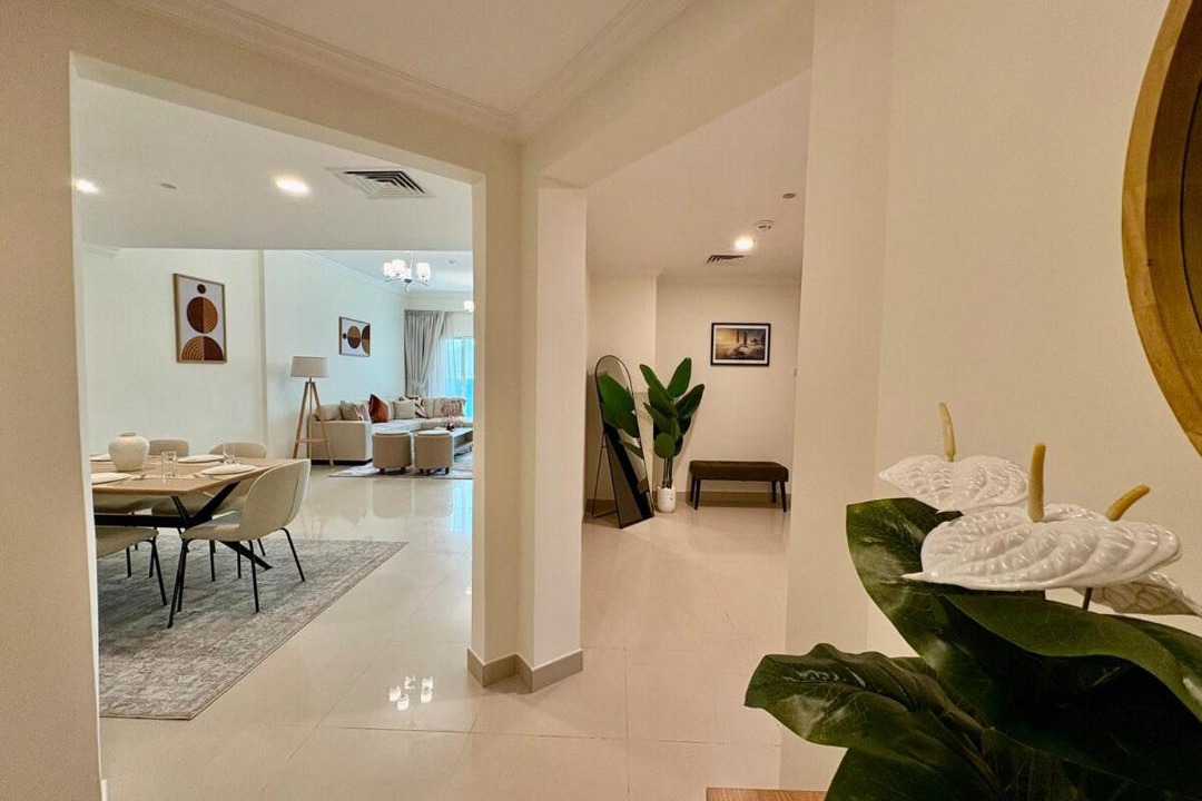 Al Majaz Apartment | Waterfront Modern loft overlooking downtown 3BR