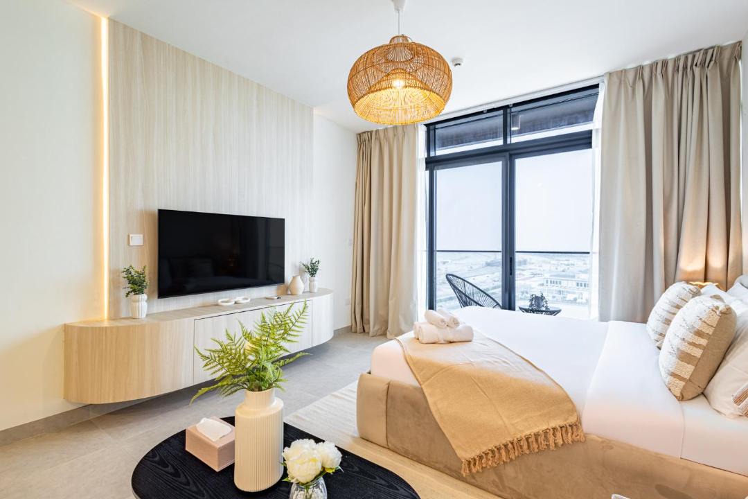 Abu Dhabi Apartment | Premium - Big Studio with Balcony - Near to NYU University and Saadiyat Cultural District - Designer's Choice