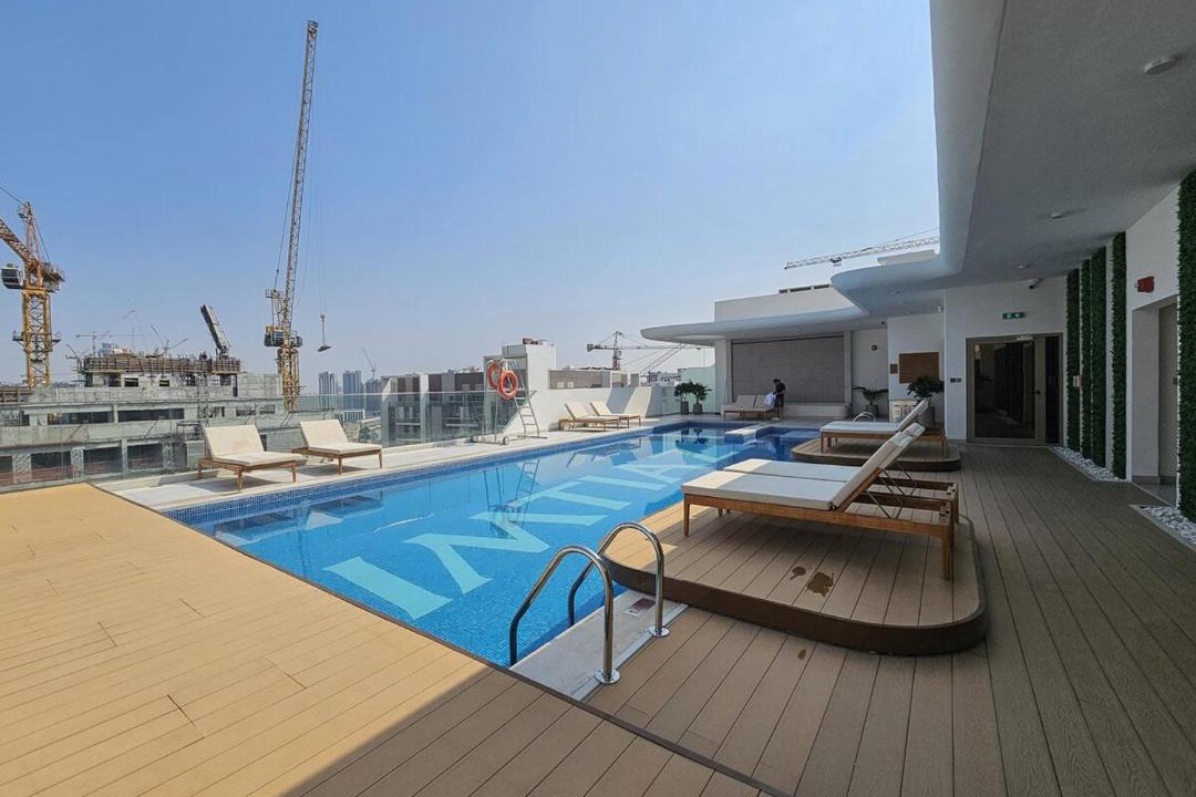 Jumeirah Village Circle Apartment | Elegant Studio Escape in JVC - by Czechin