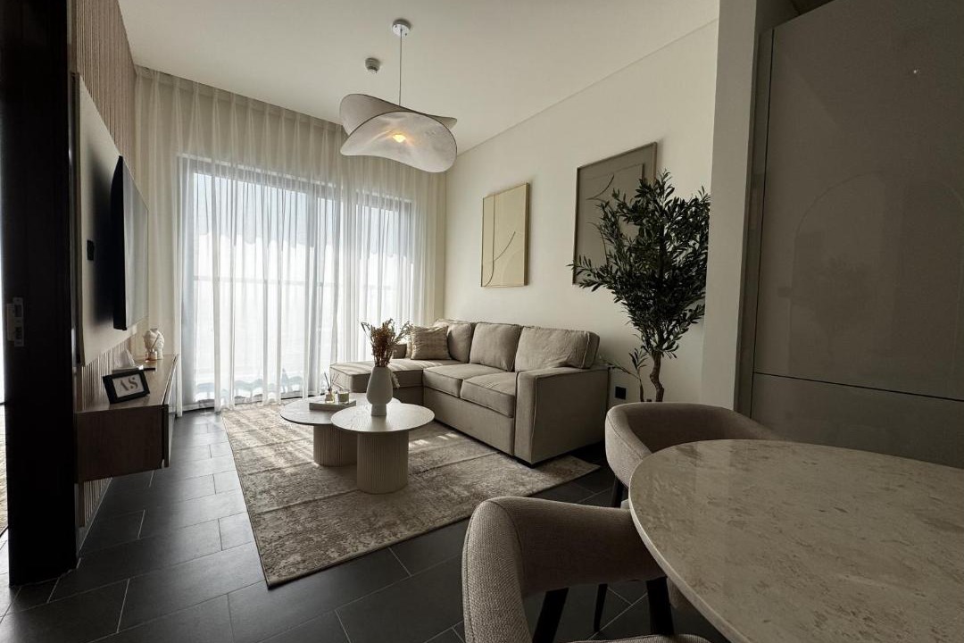 Nad Al Sheba Apartment | Luxury 1-Bedroom Apartment with Pool Access in DIFC, Dubai
