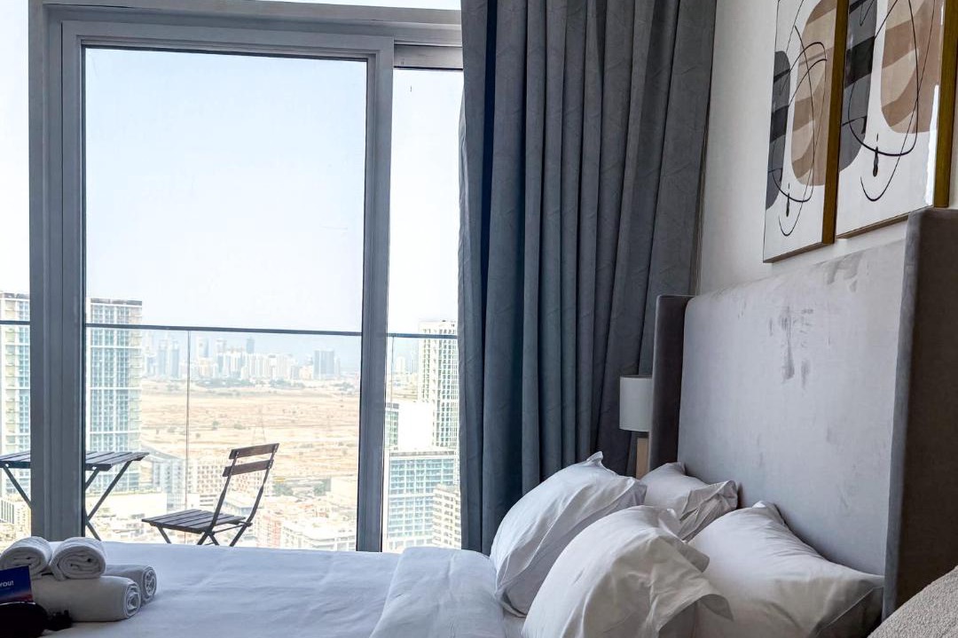 Jumeirah Village Circle Apartment | Free housekeeping visits during your stay - StayShort - Jumeirah Village Circle Studio with Amazing Amenities