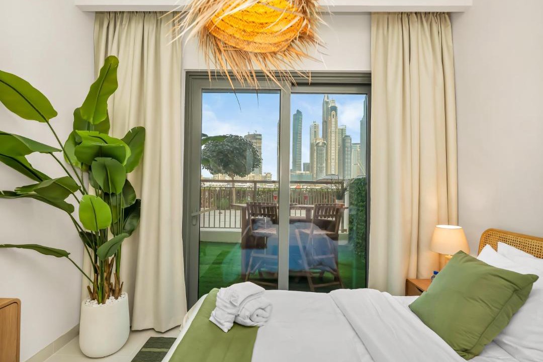 Dubai Marina Apartment | Unique Beach Villa in Dubai Harbour steps to Beach Marina Skyline Views