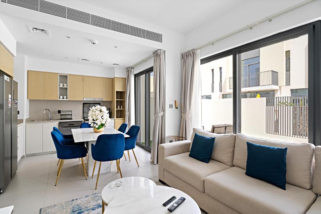 Dubai Apartment | Luxurious 6-Sleeper Villa with Large Outdoor Patio