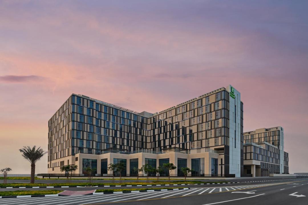 Dubai World Central Hotel | Holiday Inn Dubai Al-Maktoum Airport by IHG