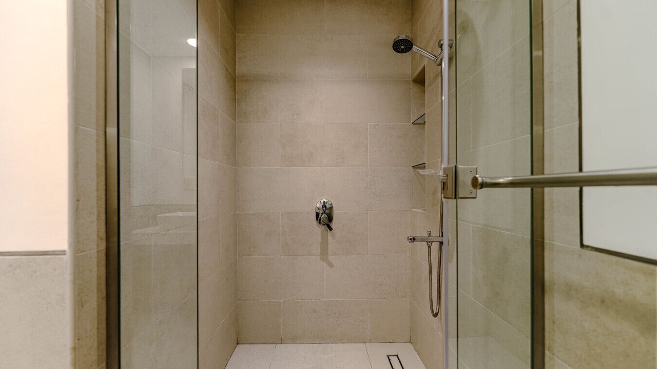 Photo of Bathroom in Umm Suqeim 3