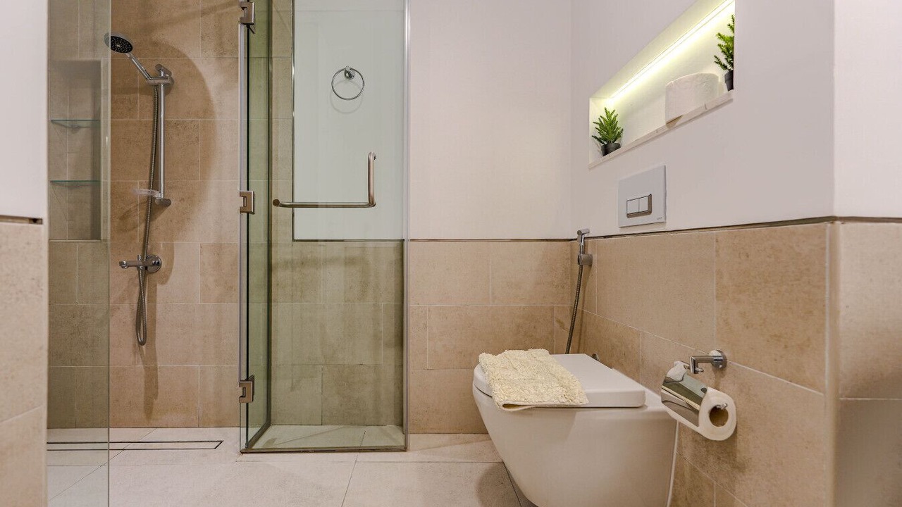 Photo of Bathroom in Umm Suqeim 3
