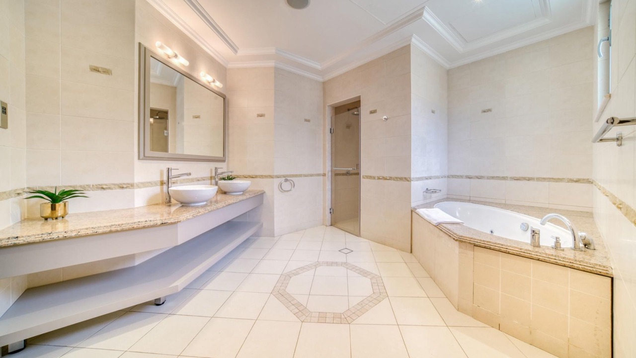 Photo of Bathroom in Palm Jumeirah