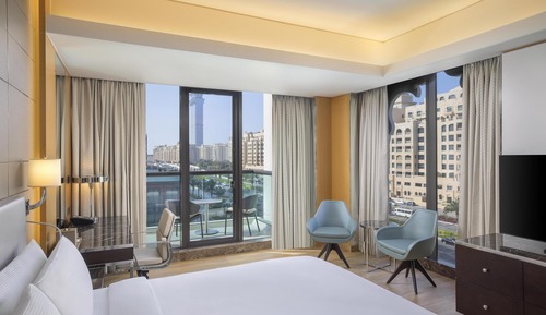 Executive Room, 1 King Bed, Balcony, Corner
