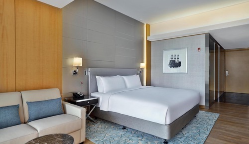 Executive Room, 1 King Bed, Balcony, Sea View