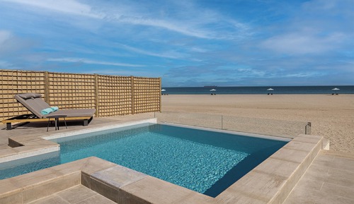 Deluxe Beach Pool Villa