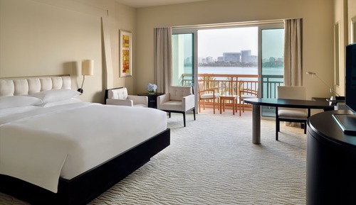 Room, 1 King Bed (Skyline View)