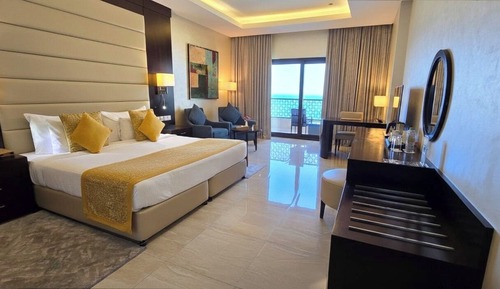 Deluxe Room, 1 King Bed, Marina View