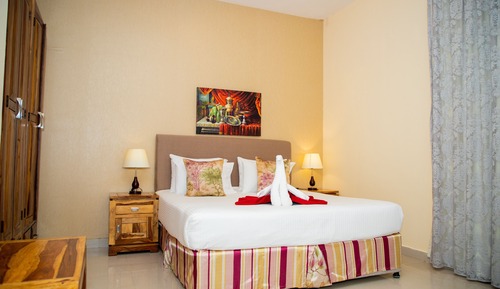 Suite, 3 Bedrooms