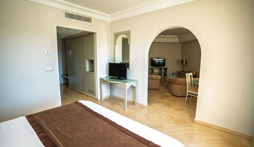 Superior Suite, 1 King Bed (Grand View)