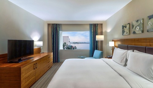 Standard Room, 1 King Bed (Creek View)