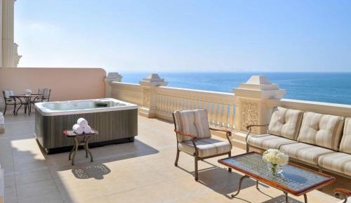 Premier Jacuzzi Suite with Balcony - Lounge Access