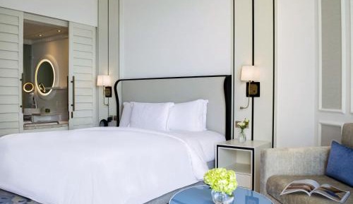 Superior King Room with Partial Sea View - Pool Access