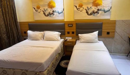 Deluxe Double Room (2 Adults + 1 Child)
