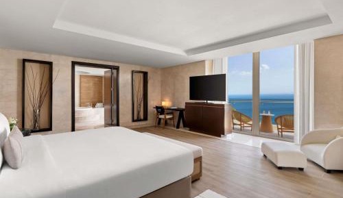 King Suite with Panoramic Sea View