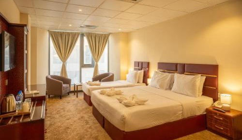 Deluxe Family Room