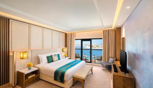 Luxury Suite Palm Sea View with Club Lounge - Afternoon High Tea and Evening Cocktail Hours