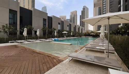 Four-Bedroom Apartment with Balcony 
