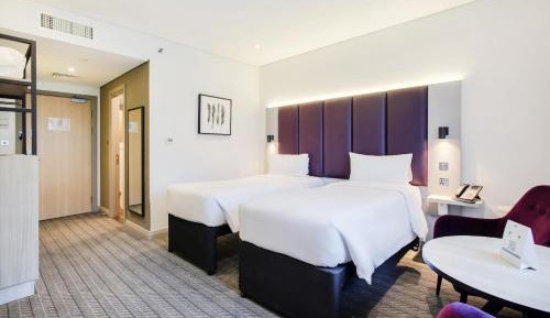 Non-Smoking - New Style Twin Room - Free DXB Airport Shuttle Every 30min to T1&3