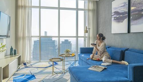 Deluxe King Suite with Lagoon View