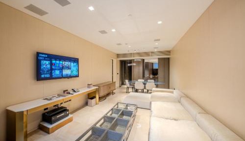 1 Bedroom Townhouse with Pool