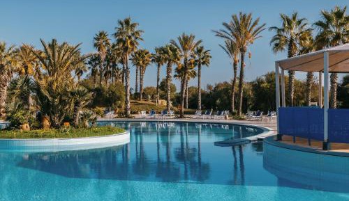 Superior Suite with pool view