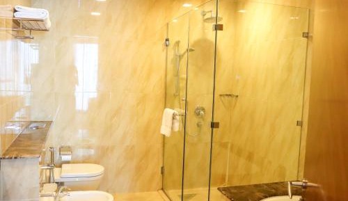 One Bedroom Apartment - Complimentary Transfer to Mall of the Emirates, Insurance Market Metro Station & Jumeirah Beach